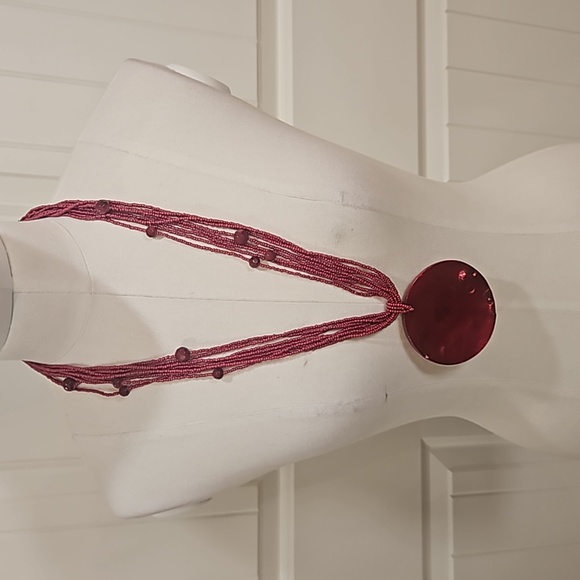 Red Beaded String Shell Necklace - Picture 2 of 5